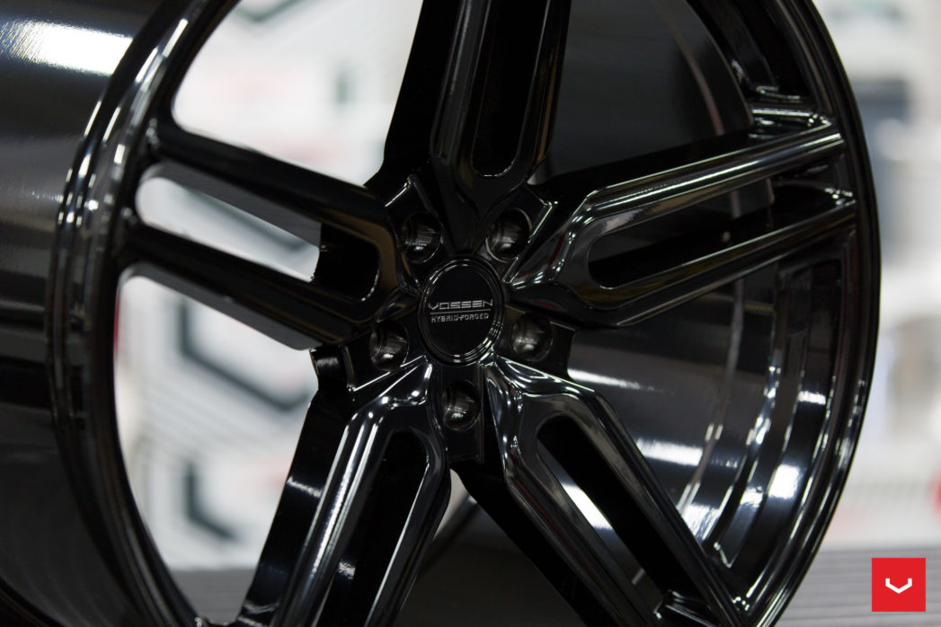 Vossen-HF-1-Wheel-C25-Gloss-Black-Hybrid-Forged-Series-%C2%A9-Vossen-Wheels-2018-1029-1047x698.jpg